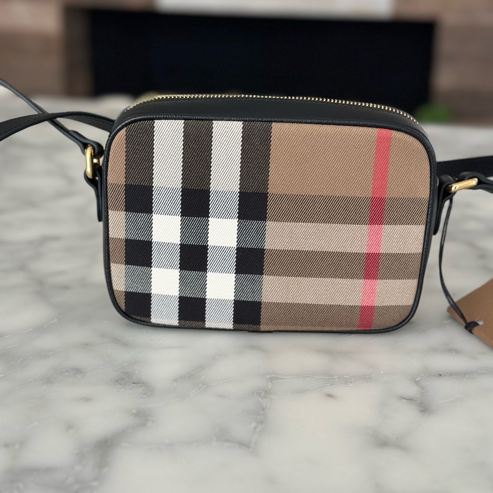 💕Sold💕 Burberry Plaid Crossbody small camera Bag with black trim